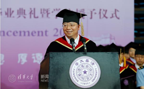 总有一场毕业演讲适合你！干了这碗鸡汤再上路